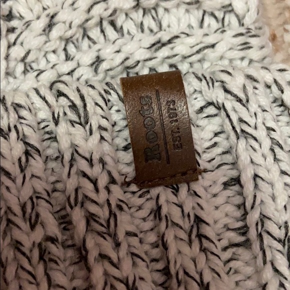 Roots Pom Pom Winter Hat - Picture 2 of 3